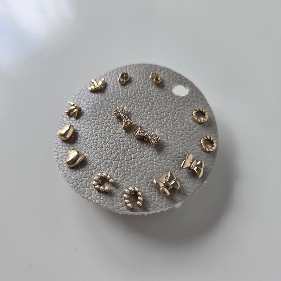 7 Pair Set Dainty Gold Tone Stud Earring - Picture 4 of 4